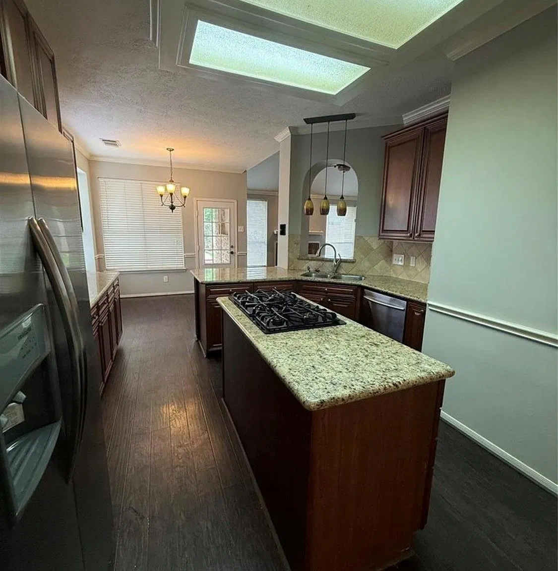 3 bed, 2.5 bath, 2446 sqft, $2,100 — Photo 3