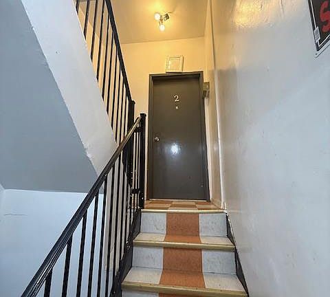 4th image of 686 Fairview Avenue