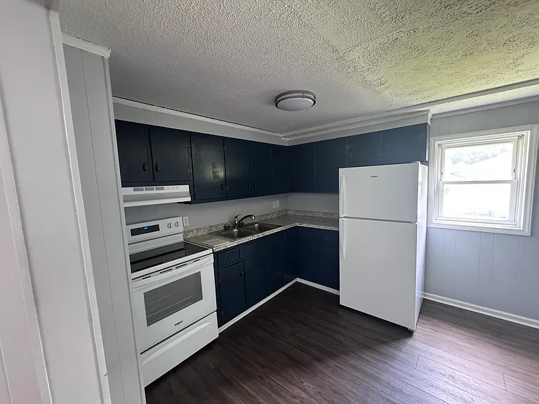 201 Lexington St #5 — Photo 3
