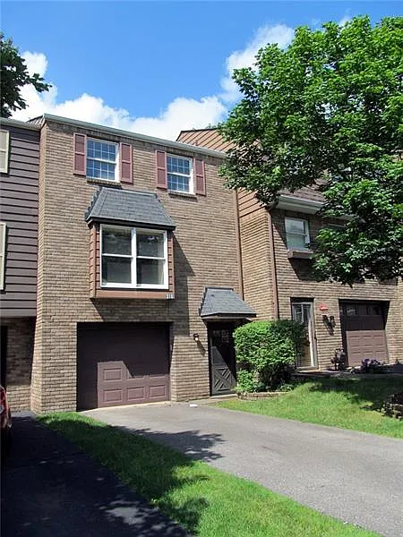 319 Joan Of Arc Ct photo 1