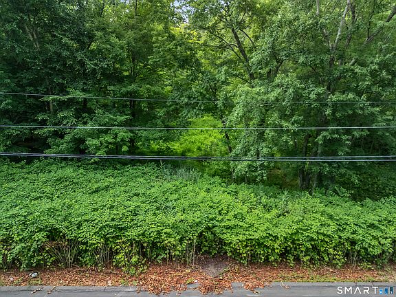 5th image of 14 West Woodland Drive