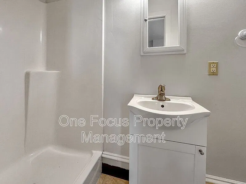 1 bed, 1.0 bath, $725 — Photo 4