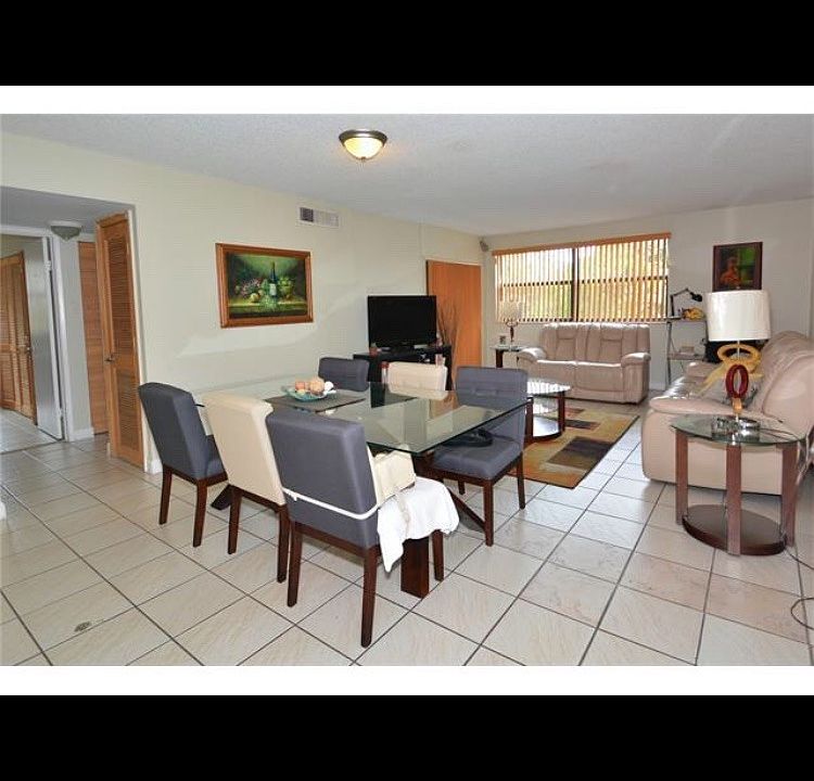 1st image of 420 W Park Dr APT 204