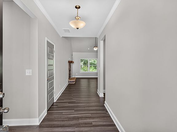 4th image of 131 Holtz Dr