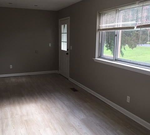 3rd image of 1323 Raydine Ln
