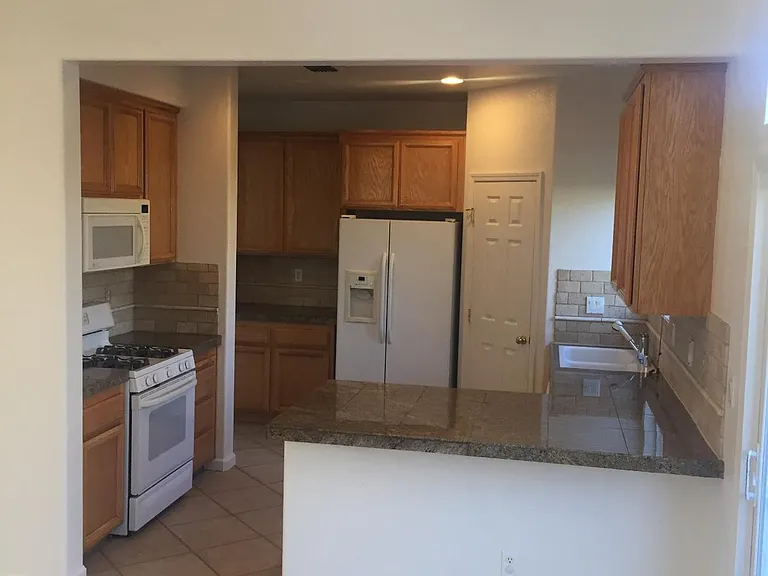 2455 Bayless Way — Photo 4