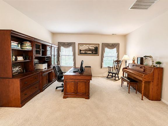 5th image of 2757 Terrwood Dr E
