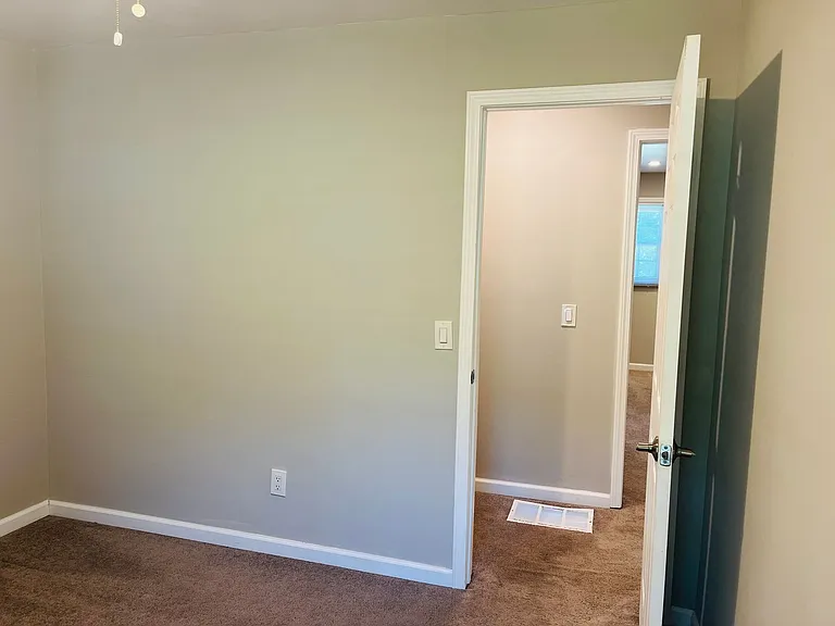 147 N Lake Dr — Photo 25