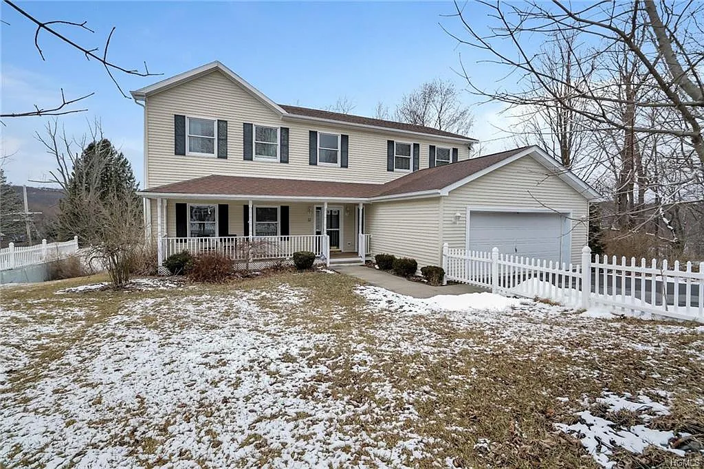 37 Round Lake Ave photo 1