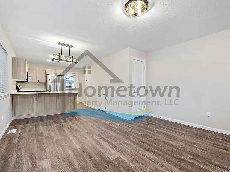 1358-1 N Sadee Ln — Photo 2
