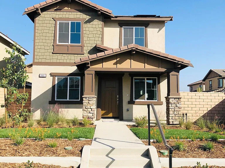 2897 E La Avenida Dr — Photo 1