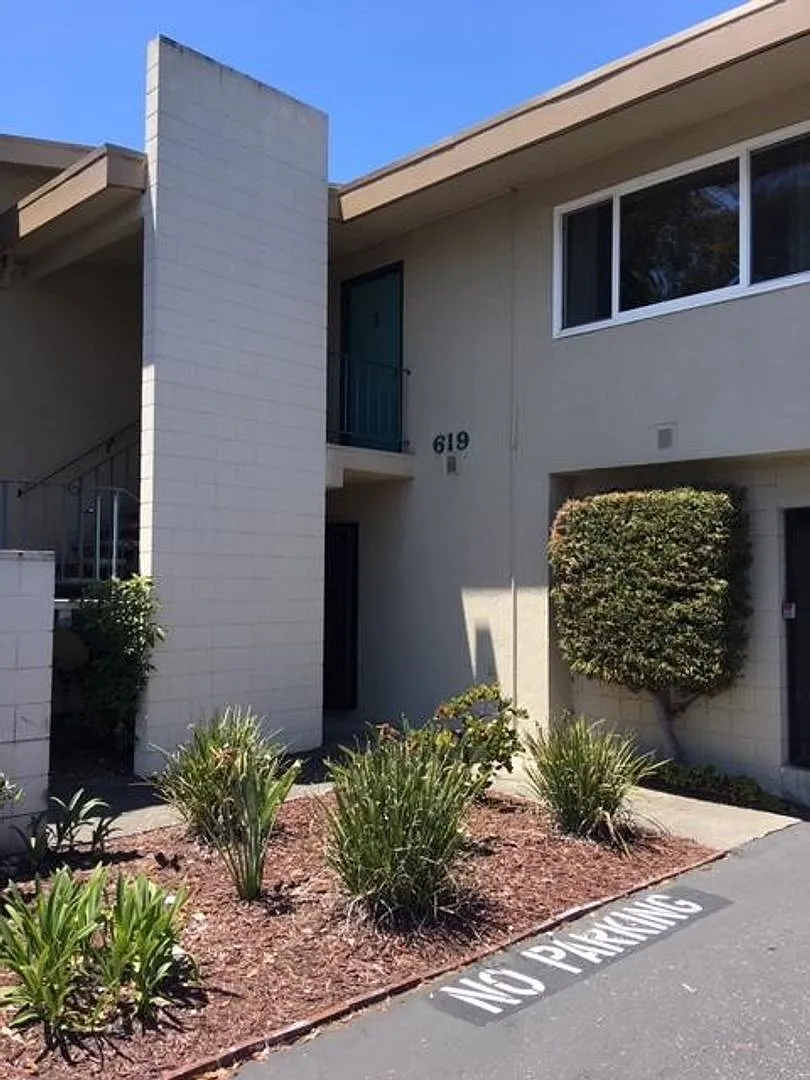 619 Willow #B- 30 % Rental FEE — Photo 3