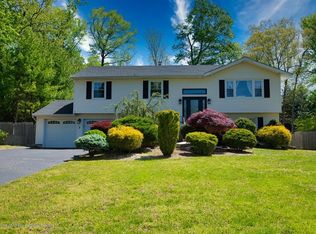 3 Birmingham Dr, Manalapan, NJ 07726