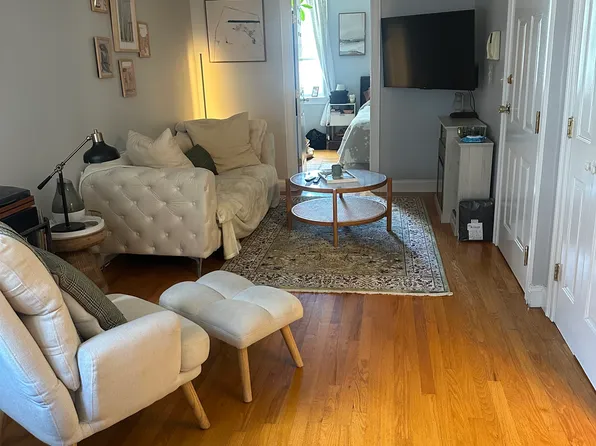 11 Clark St APT 4, Boston, MA 02109
