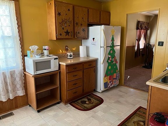 3rd image of 1148 Winthrop Ln
