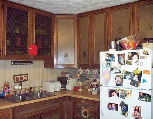 3rd image of 810 Applewood Dr