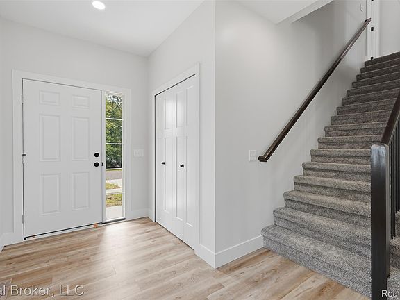 3rd image of 9400 Roland Dr