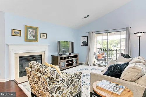1100 Quaker Hill Dr #401 Photo 1 1100 Quaker Hill Dr #401 Photo 1