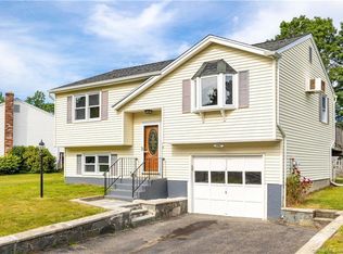 218 Nutmeg Dr, Torrington, CT 06790