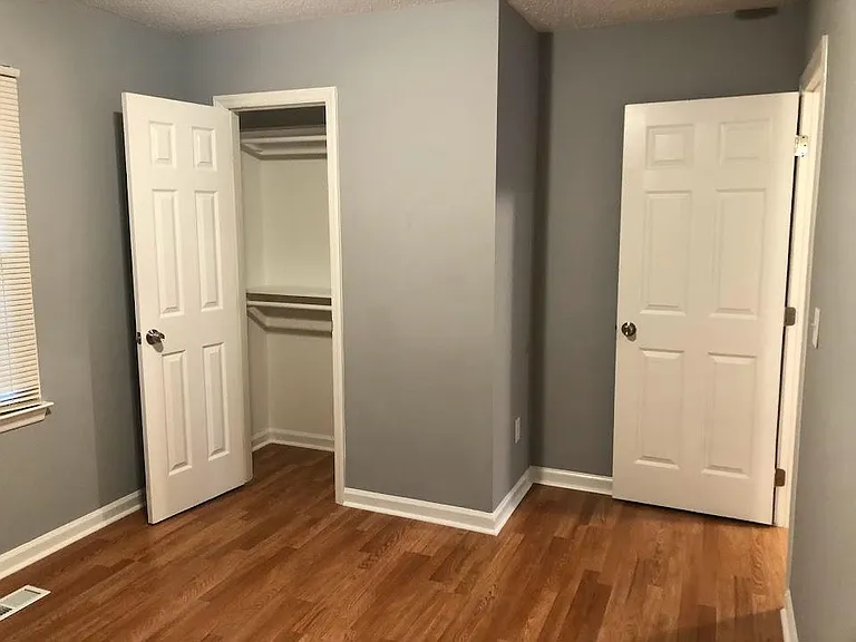 1112 Hadley Rd — Photo 3