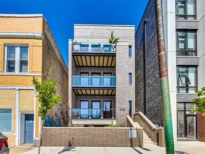3708 W Belmont Ave #1, Chicago, IL, 60618