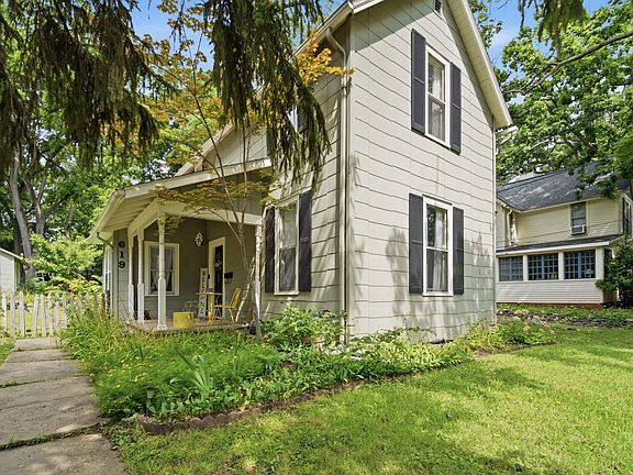 4th image of 619 Rose St