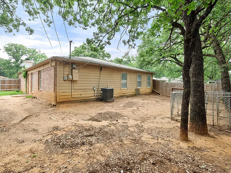 1217 Hidden Creek Dr — Photo 23