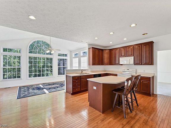 3rd image of 38801 Bridle Ct