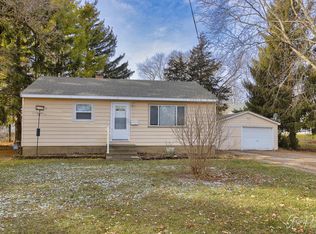 111 Meadow Ave, Woodstock, IL 60098