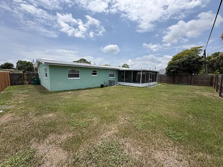 60 Barbados Dr — Photo 17