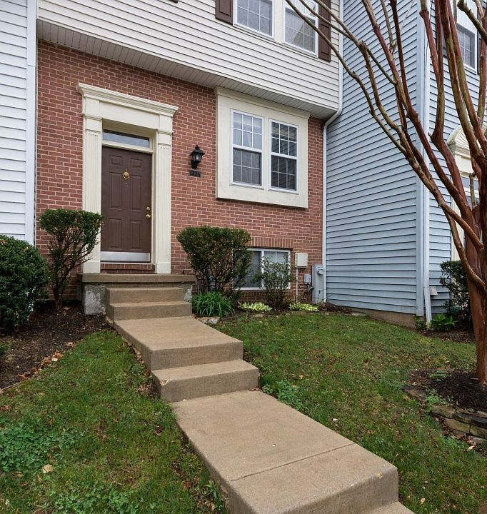 1st image of 1226 Farley Ct N