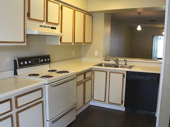 3rd image of 3590 Whispering Oaks Ln #7