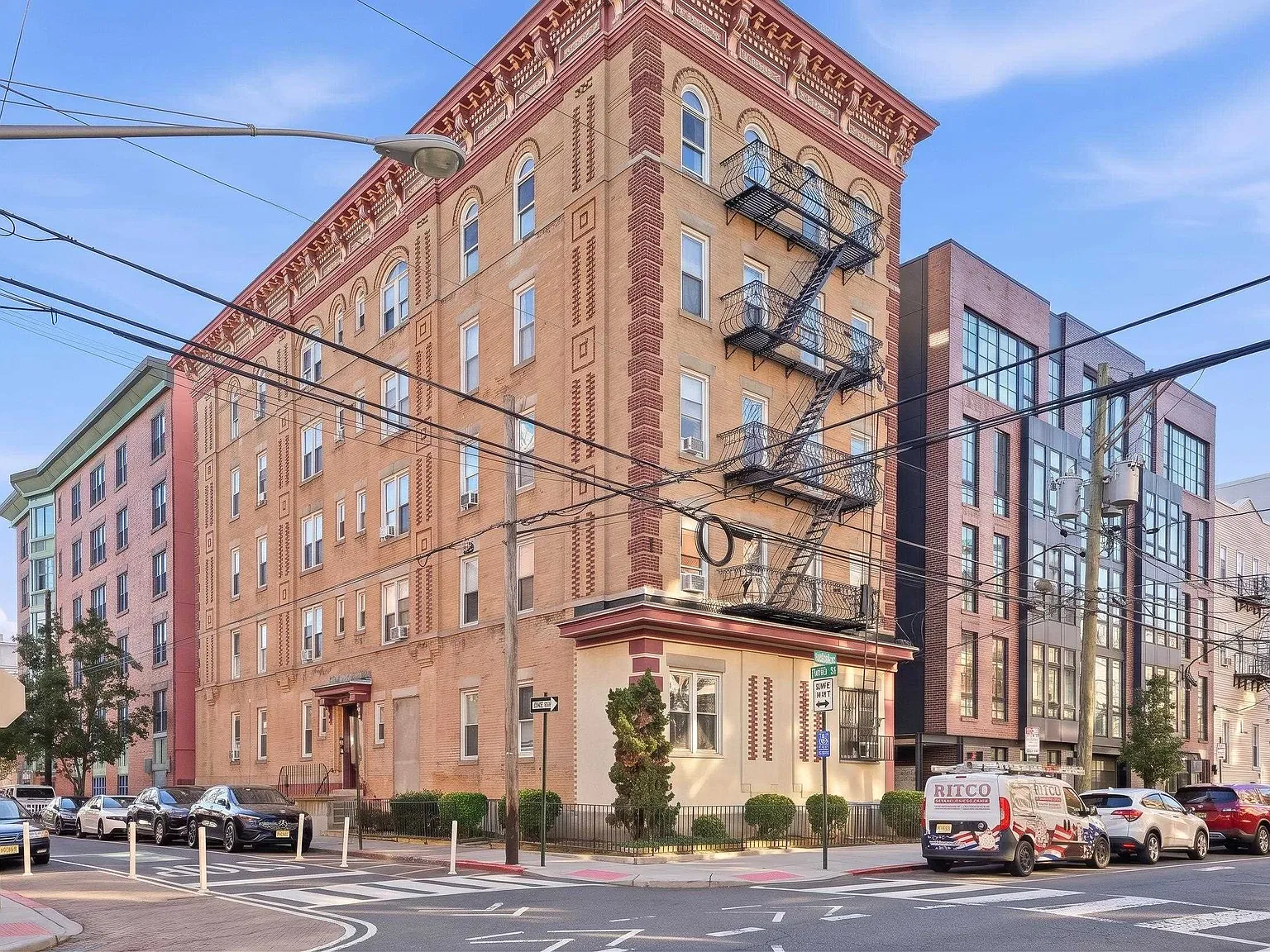 2 bed, 1.0 bath, 605 sqft, $3,300 — Photo 1