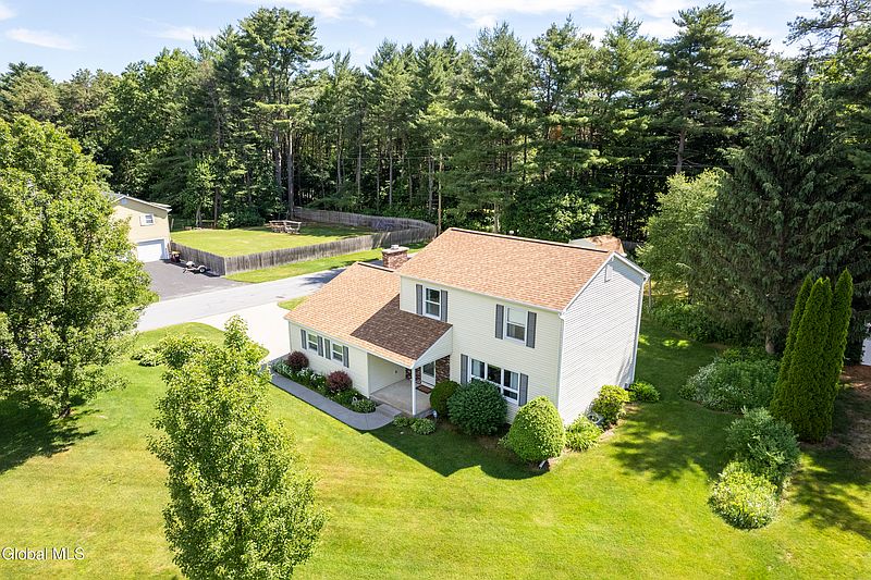 5th image of 11 Sweetbriar Lane