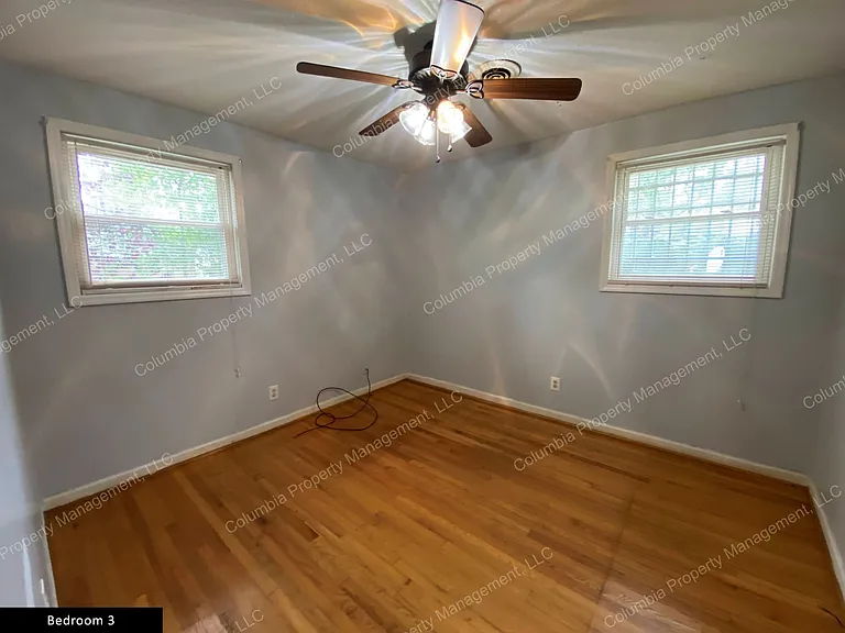 215 Kingnut Dr — Photo 2