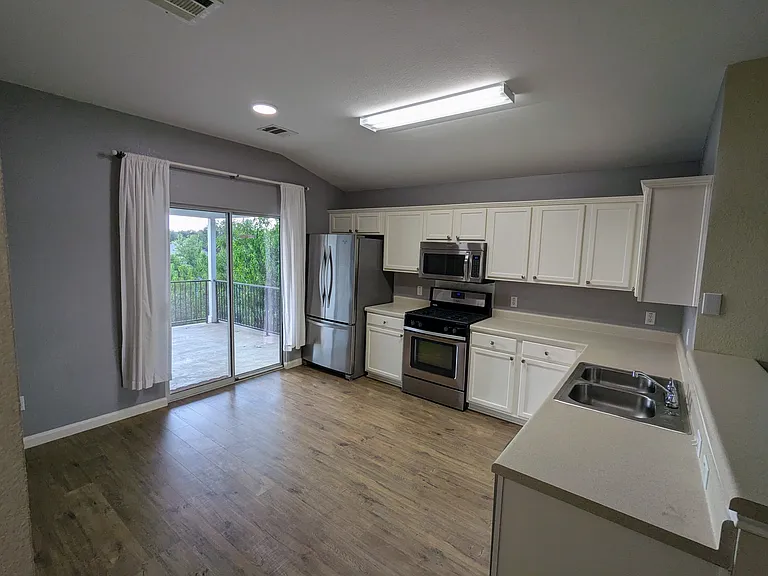 313 Tudor House Rd — Photo 4