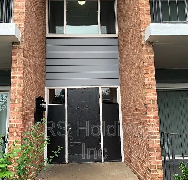 The Carlisle Apartments — Photo 20
