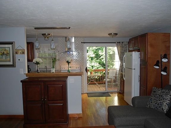 3rd image of 15 Bellwood Cir #15