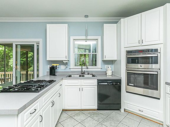 4th image of 7412 Cindy Ct