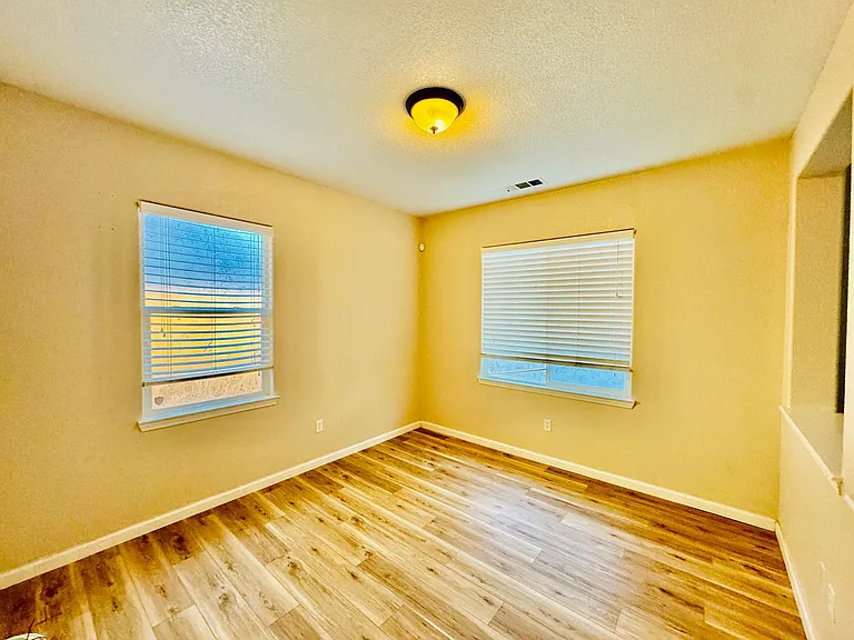 1946 Rainier Dr — Photo 3