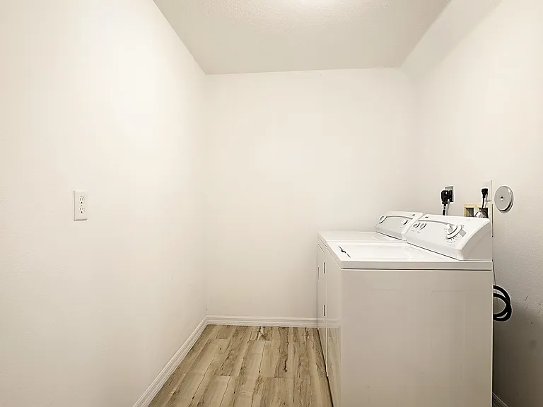 617 SE Karrigan Ter — Photo 23