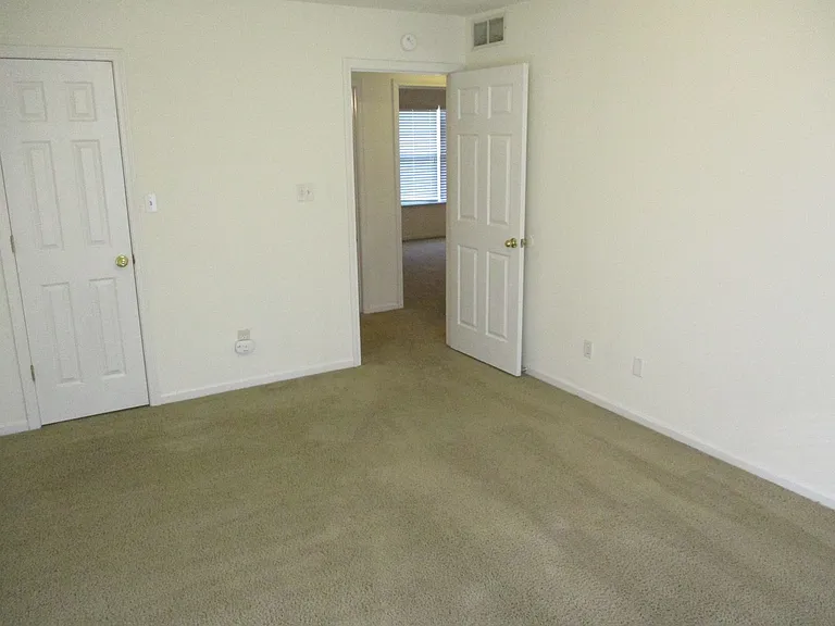 1725-1727 Louise Cir — Photo 45