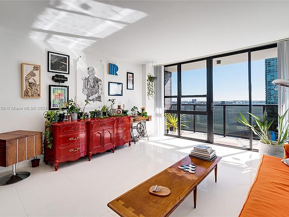 4th image of 600 NE 36th St APT 1916