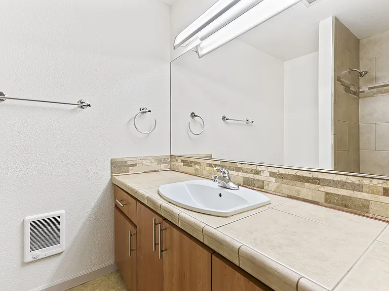 8950 N Kellogg St #15 — Photo 10