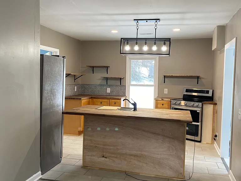 720 Hillcrest Ave — Photo 2