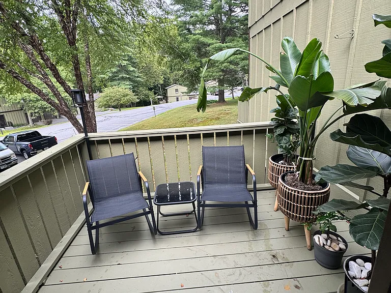 33 Floyd Ave #5 — Photo 8