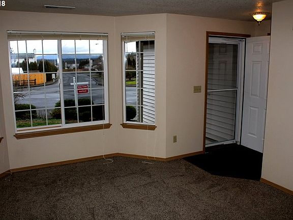 2nd image of 15705 NE 44th St