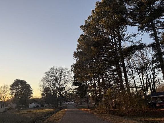 5th image of 18026 Circle Dr
