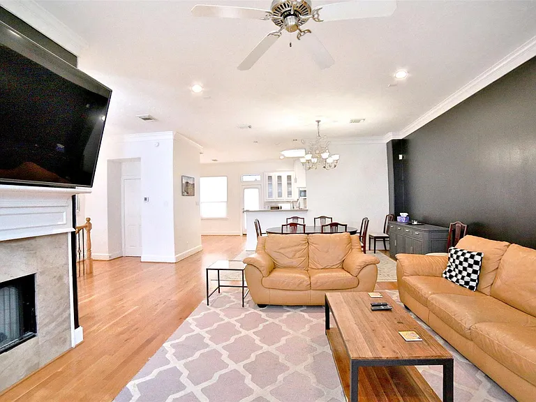 2410 Dorrington St #C — Photo 2