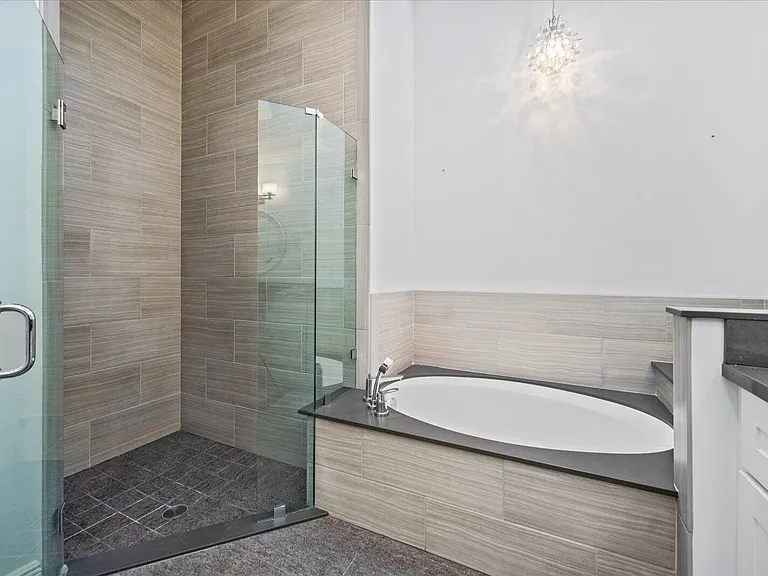 2466 Muir Cir — Photo 22